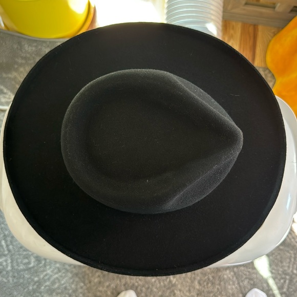 Black Wide Brim Fedora Hat - Picture 2 of 5